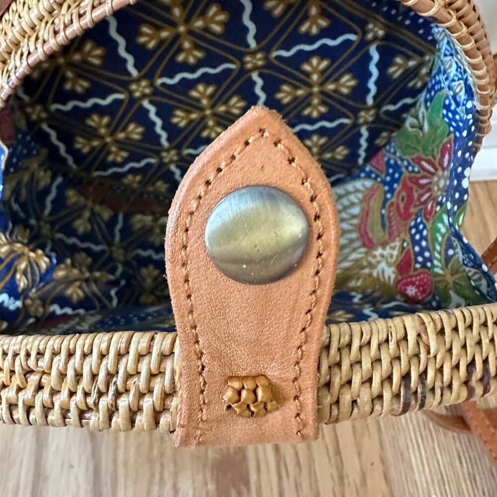 Boho Handwoven Round Rattan Crossbody Purse Flower Weaving Bali Bag Leather - Picture 5 of 12